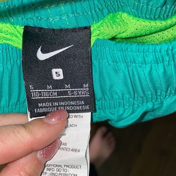 Boys Nike bathing suit - Picture 2 of 4